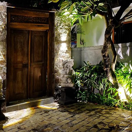 O.B Oemah Bone Homestay Санур Екстер'єр фото