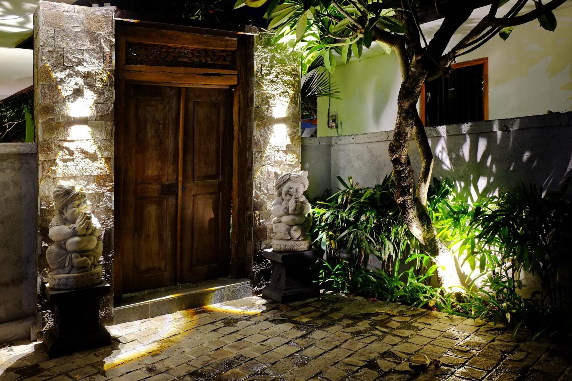 O.B Oemah Bone Homestay Санур Екстер'єр фото