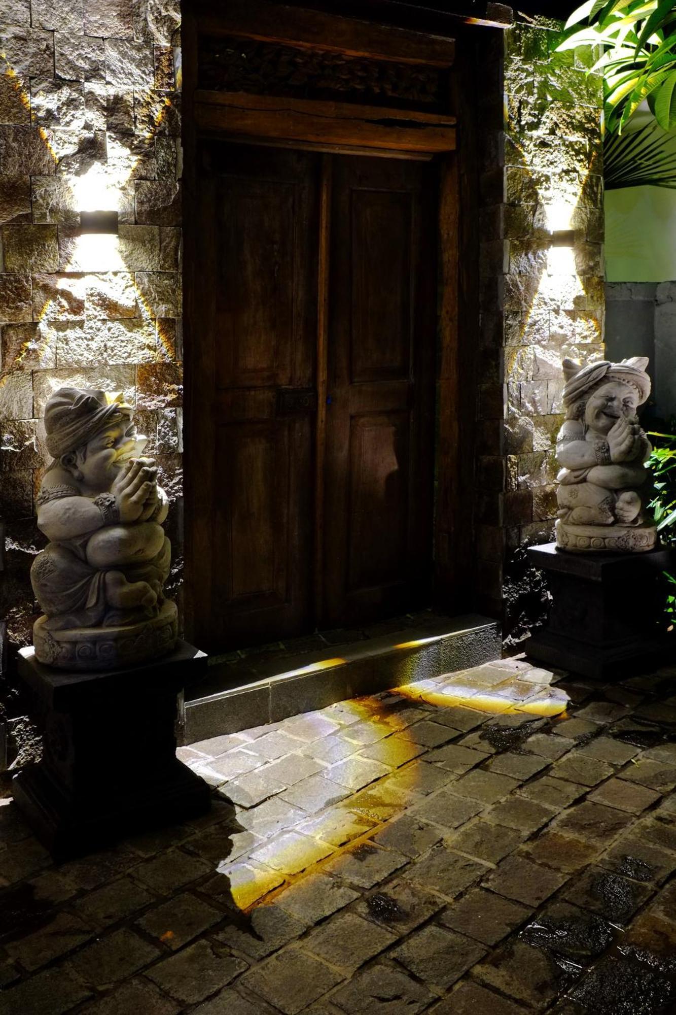 O.B Oemah Bone Homestay Санур Екстер'єр фото